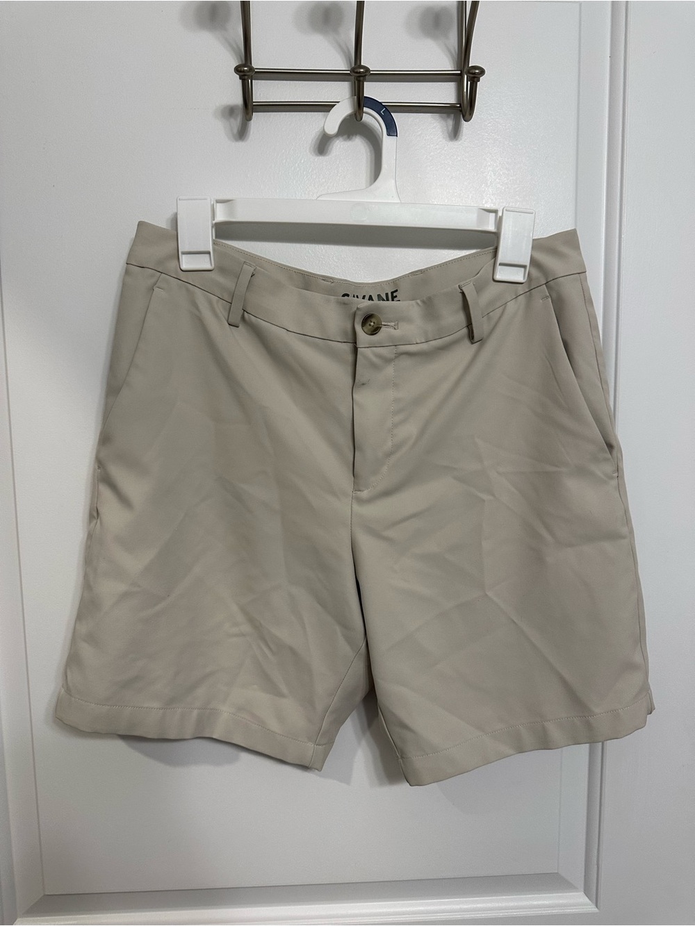 Men’s khaki shorts